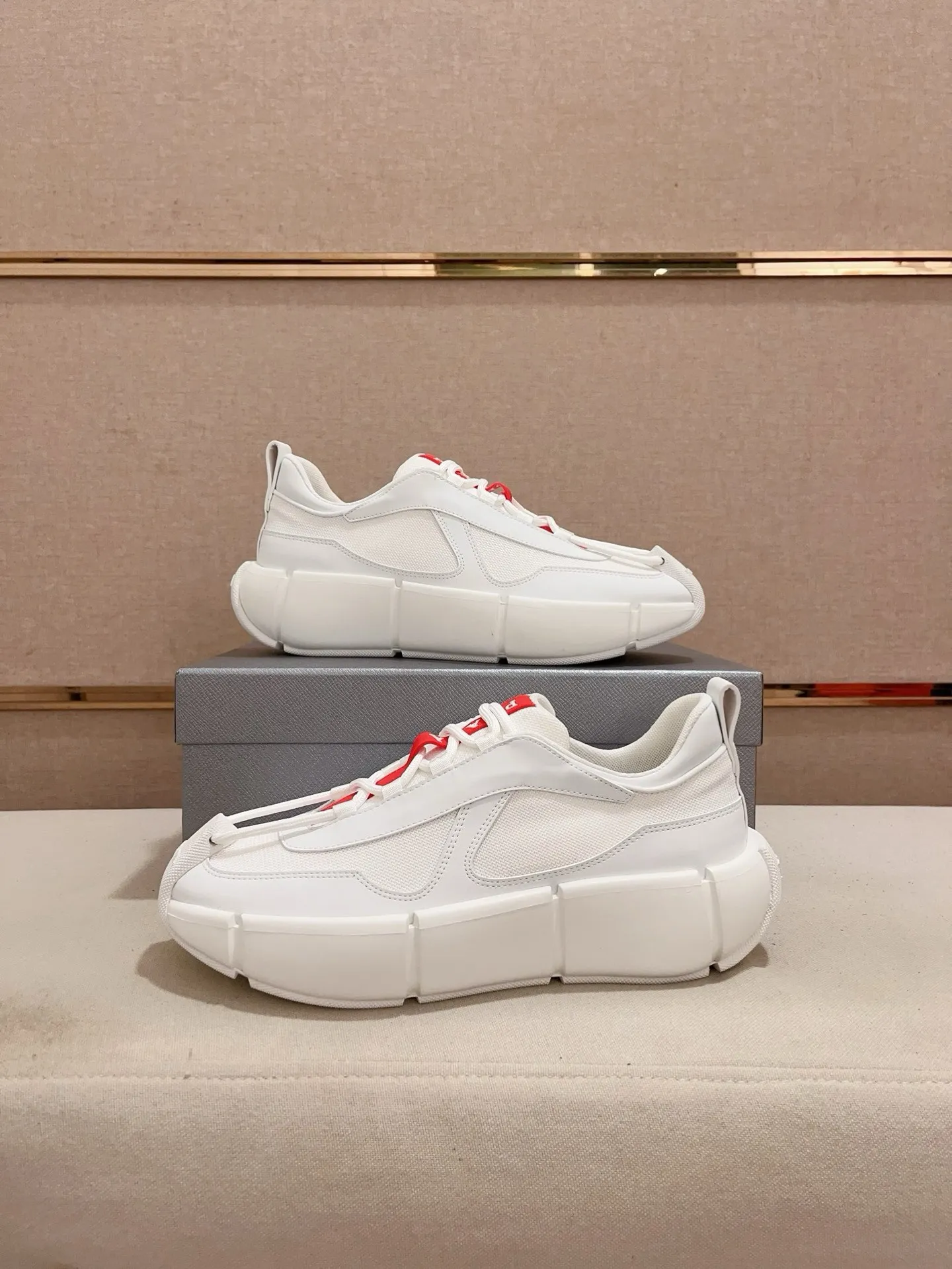 Men's shoes 💰 540💰 ✔️✔️✔️High version High-quality new PRADA (Prada) counters are launched simultaneously, new men's shoes, 😘fabrics are selected from first-layer cowhide. Lining: imported elastic mesh➕cowhide lining. 👍🏿High-end☄️Open-molded non-slip rubber outsole, exquisite lines, simple and elegant, comfortable and high-end for leisure travel. Number of yards: 38 to 44. (Can be customized for 45 non-refundable)
